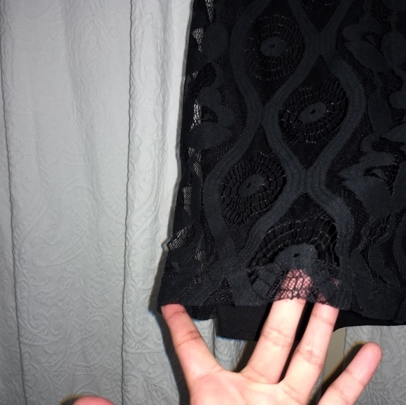 Dress with over lace layer with unique pattern. - Picture 3 of 7